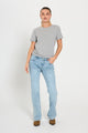 model med blå jeans i en lys denim vask med 5 lommer og broderi på baglommerne. Freequent FQHARLOW-JEANS Light Blue Denim