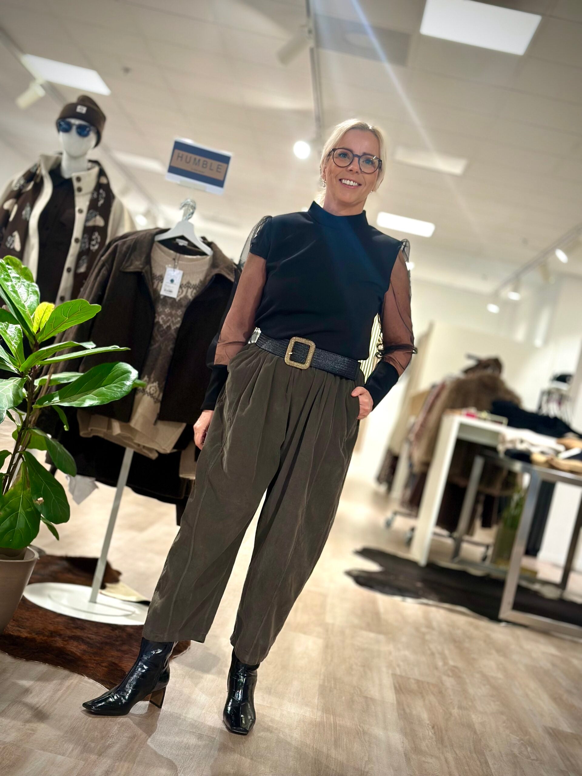 MIND by lene ballon bukser i baby fløjl | grå brun