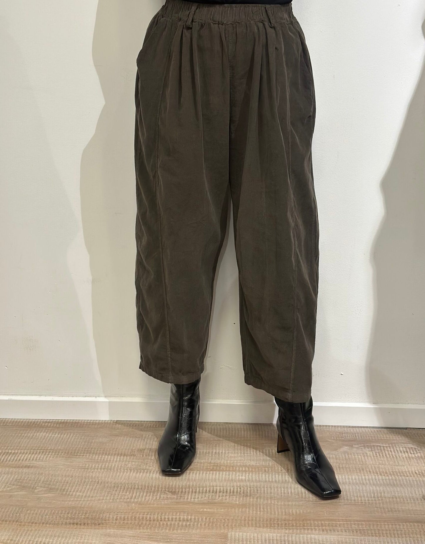 MIND by lene ballon bukser i baby fløjl | grå brun