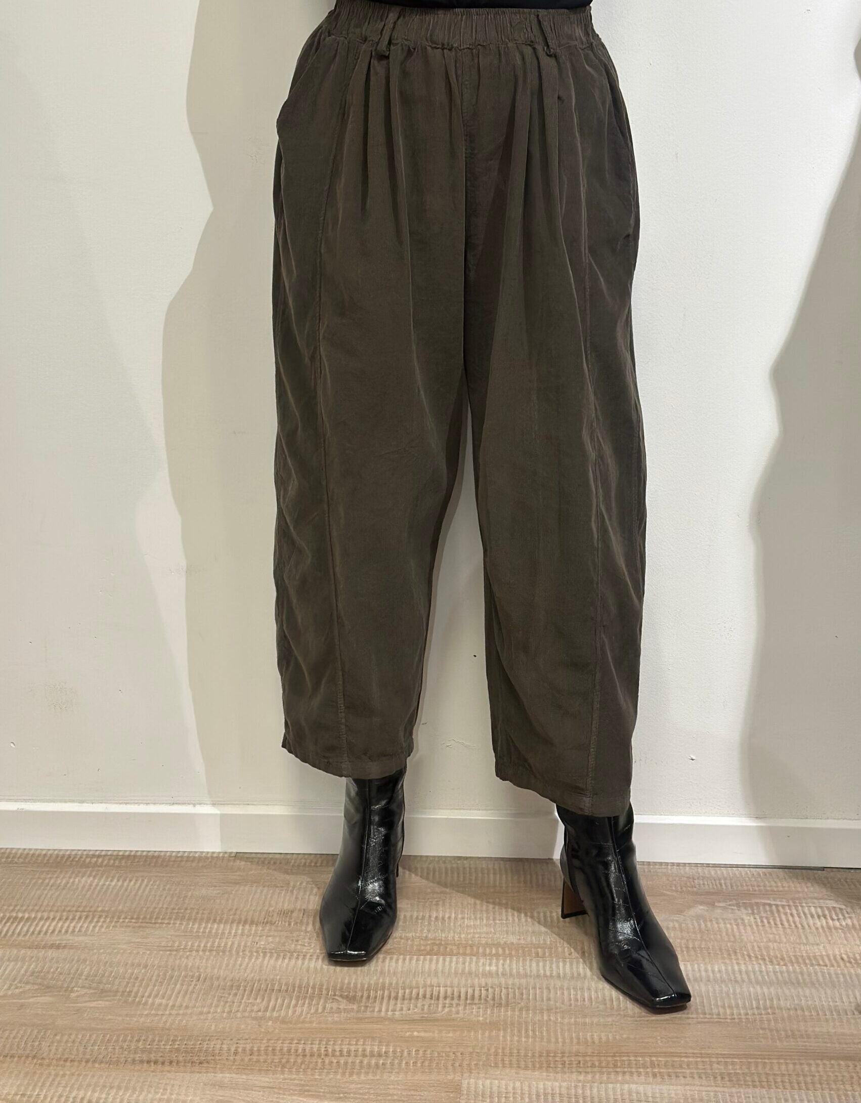 MIND by lene ballon bukser i baby fløjl | grå brun