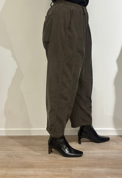 MIND by lene ballon bukser i baby fløjl | grå brun