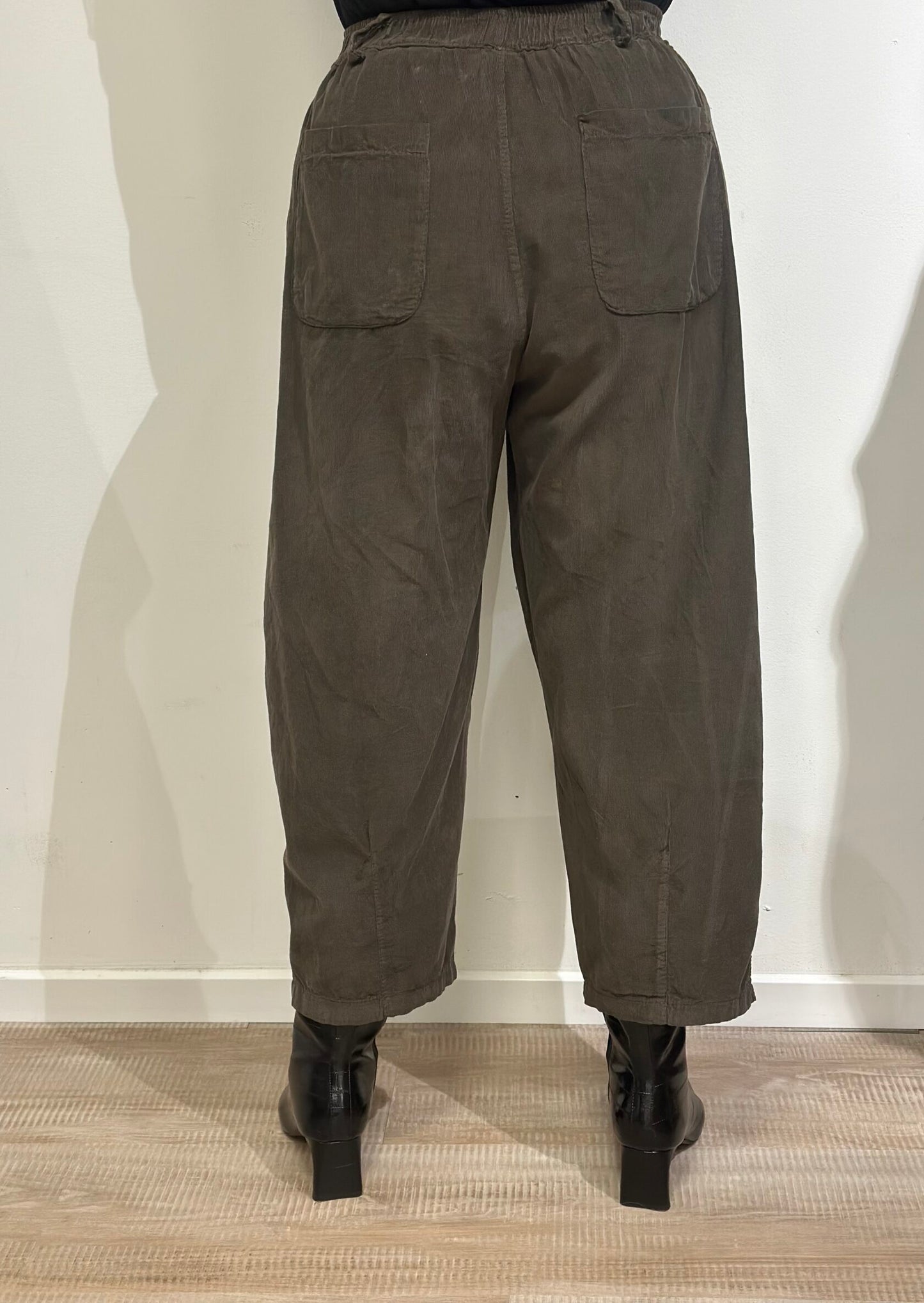 MIND by lene ballon bukser i baby fløjl | grå brun