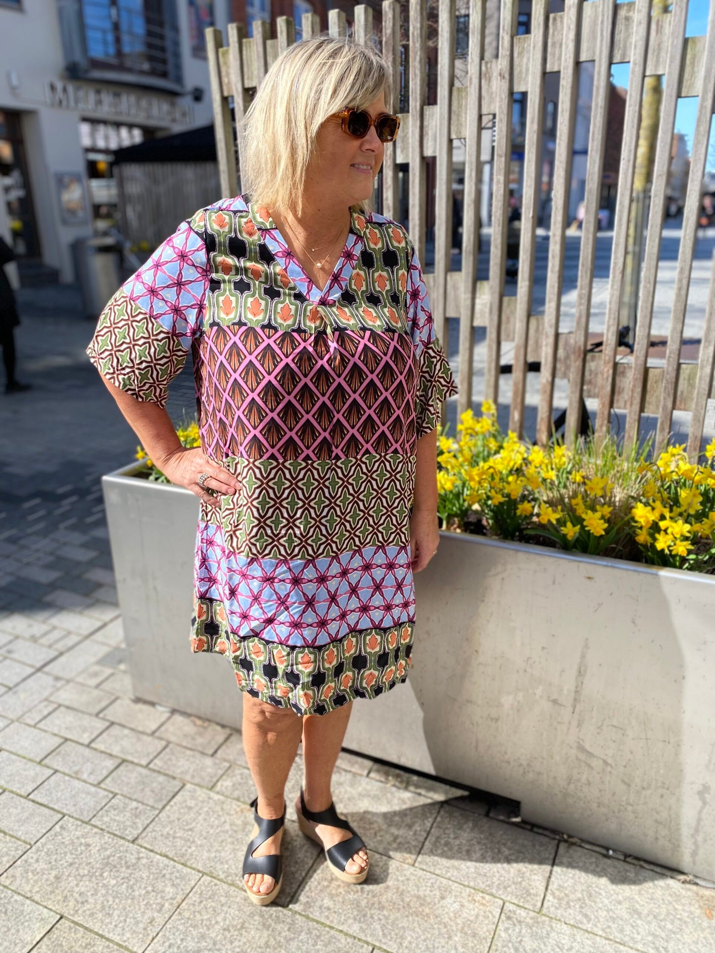 Janni i mønstret kjole i flere farver. Wasabi WA-MELIKA 3 Kjole Wild Rose Combi