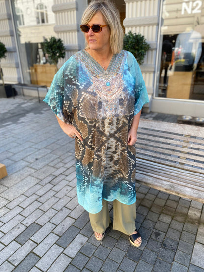 janni i mønstret strandkjole med bukser under. ZHENZI Zh-Myri 861-Beach Cover S/S