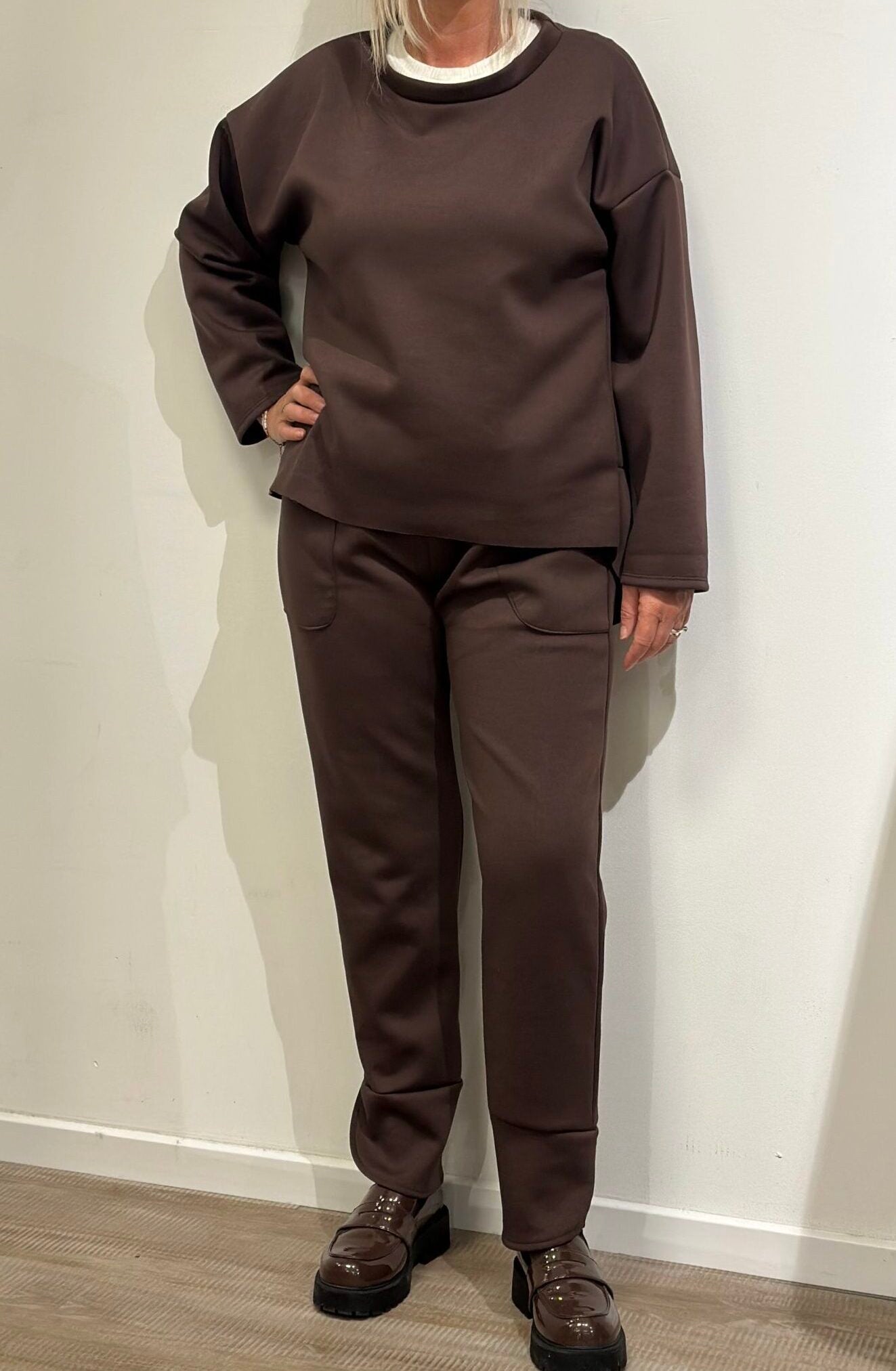 MIND by lene bluse længere bagpå | brun