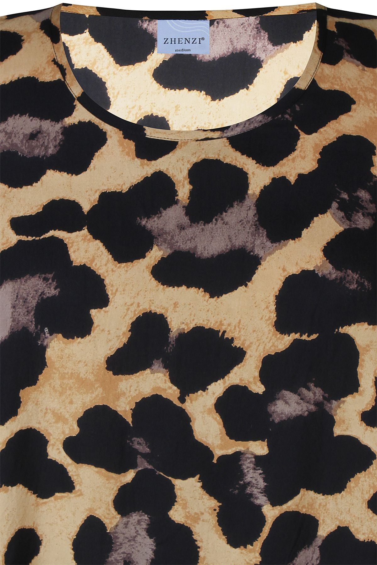 closeup af leo tunika kjole med korte ærmer og rund hals. ZHENZI Gigi 753-Tunic S/S Sand