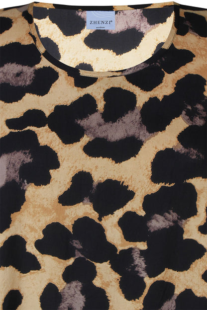 closeup af leo tunika kjole med korte ærmer og rund hals. ZHENZI Gigi 753-Tunic S/S Sand