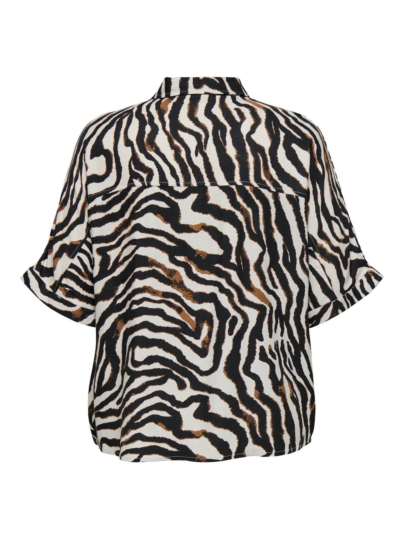 ryggen af kortærmet zebra skjorte med knaplukning. ONLY Carmakoma CARBERTE Shirt Pumice Stone Zebra