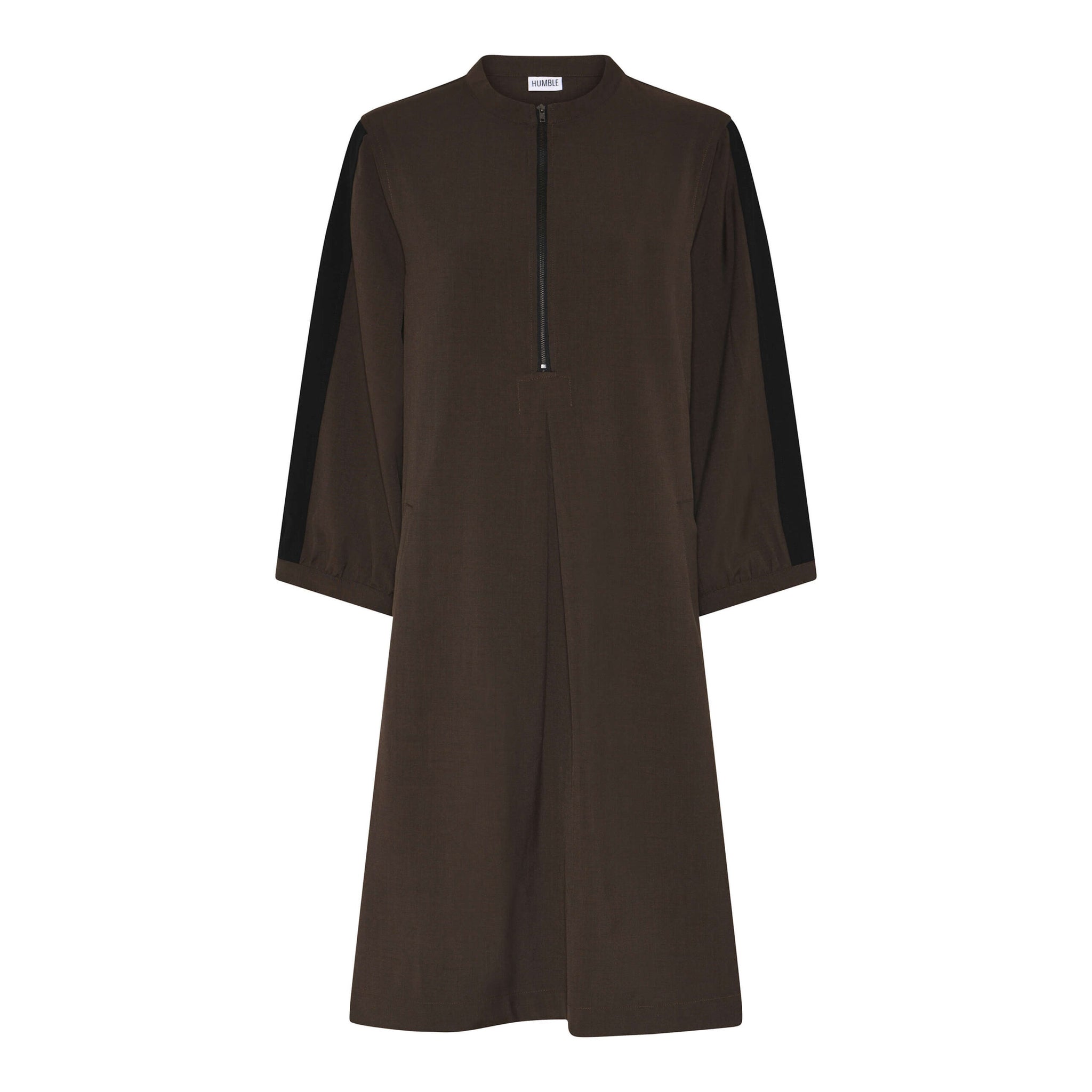 brun kjole med sorte detaljer. Humble MendyHbs dress Brown combi