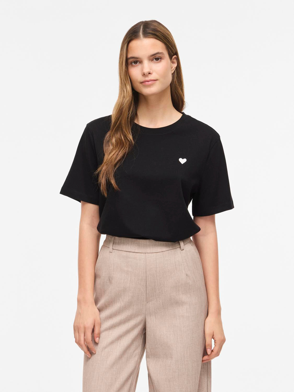 Vila - Vivora - T-shirt - Black - Vivora S/S Heart Emb T-Shirt