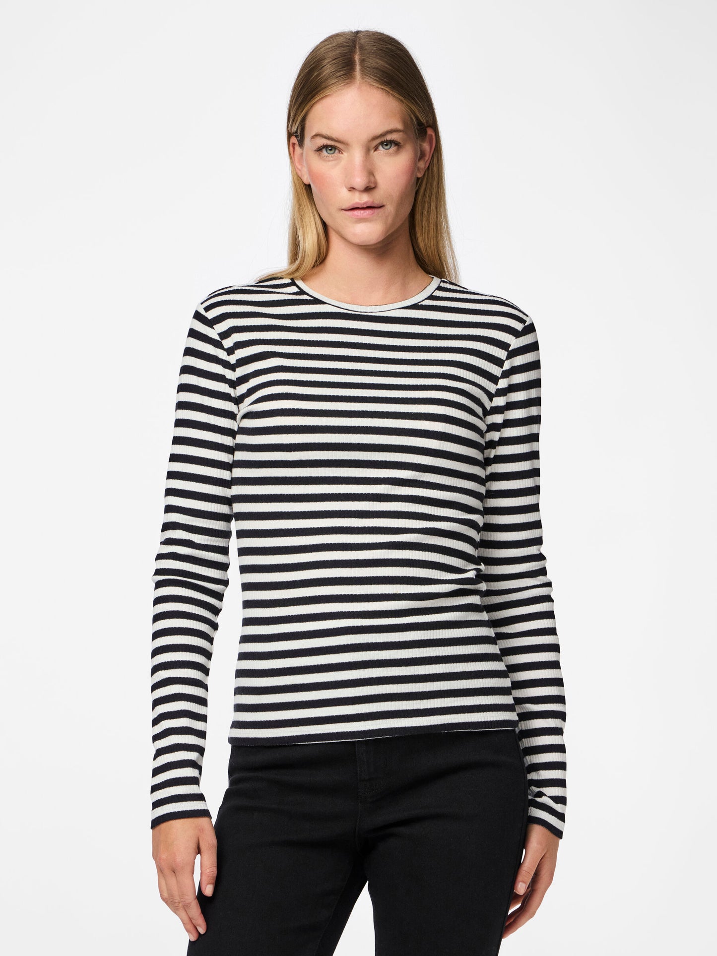 PIECES Cloud Dancer BLACK T-Shirt PCRUKA LS TOP NOOS BC