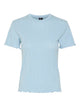 kortærmet blå t-shirt med bølget kanter og rund hals. PIECES PCFIA TOP Cashmere Blue