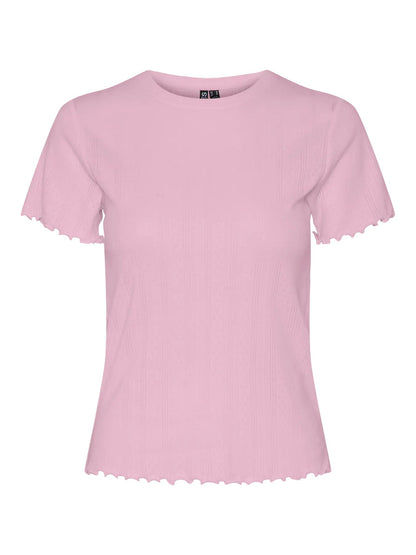 kortærmet lyserød t-shirt med bølget kanter og rund hals. PIECES PCFIA TOP Roseate Spoonbill