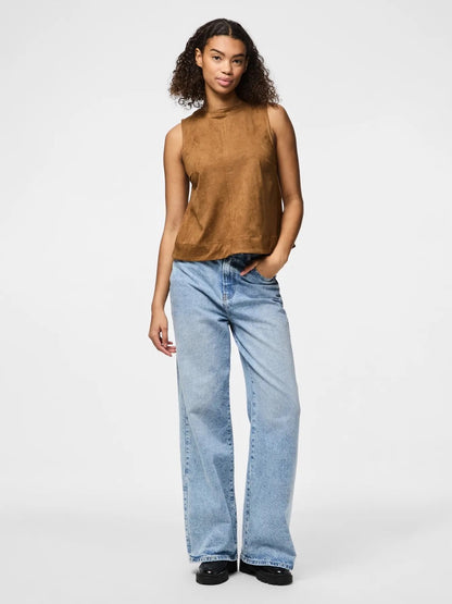 model med ærmeløs brun top i ruskind PIECES Top PCJUNO TOP Brown