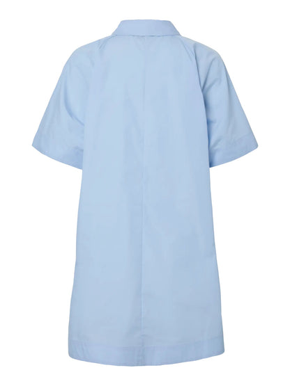 ryggen af blå skjortekjole PIECES PCTONJA 2/4 Short Shirt Dress Cashmere Blue