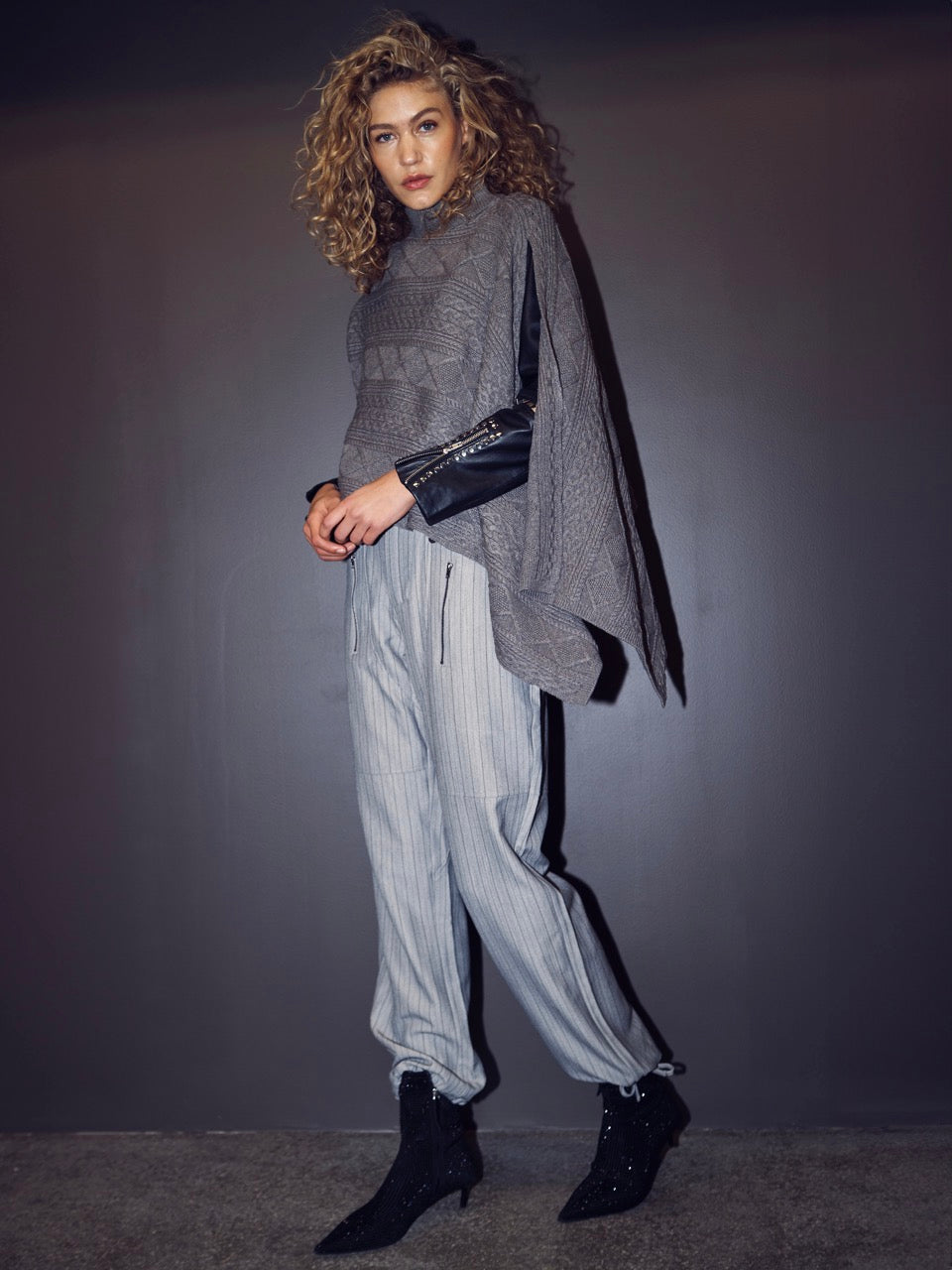 grå poncho NÜ Vilna Blouse/poncho knit SUSTAINABLE langt åbent ærme