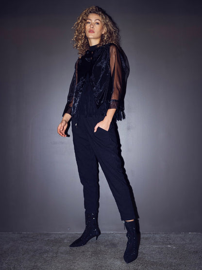 Gennemsigtig sort jakke knappelukning øverst foran NÜ Black Viora Jacket