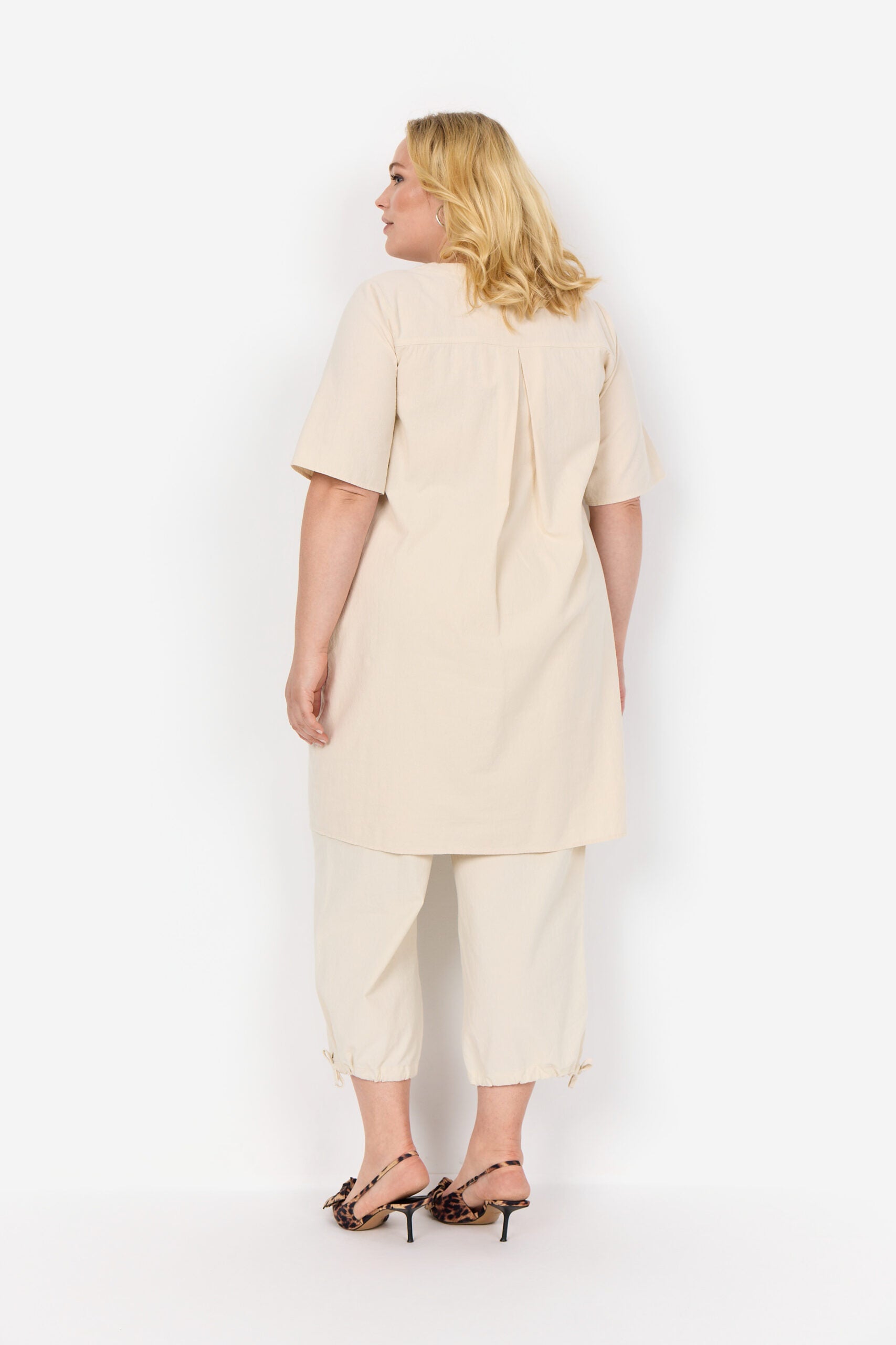 sandfarvet tunika med lommer Wasabi WA-ERICA 7 Sand