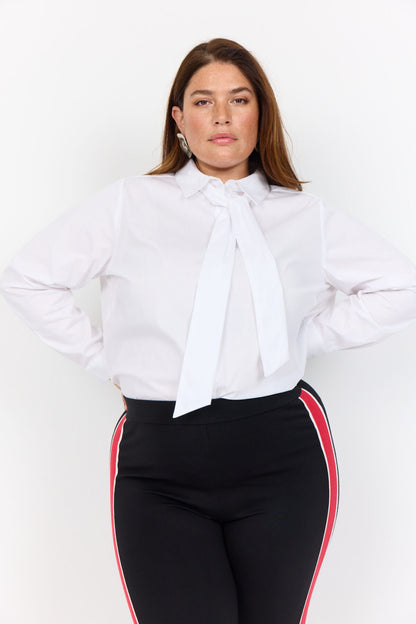 Wasabi WA-SAGA 10 WHITE hvid skjorte med bindedetalje ved kraven