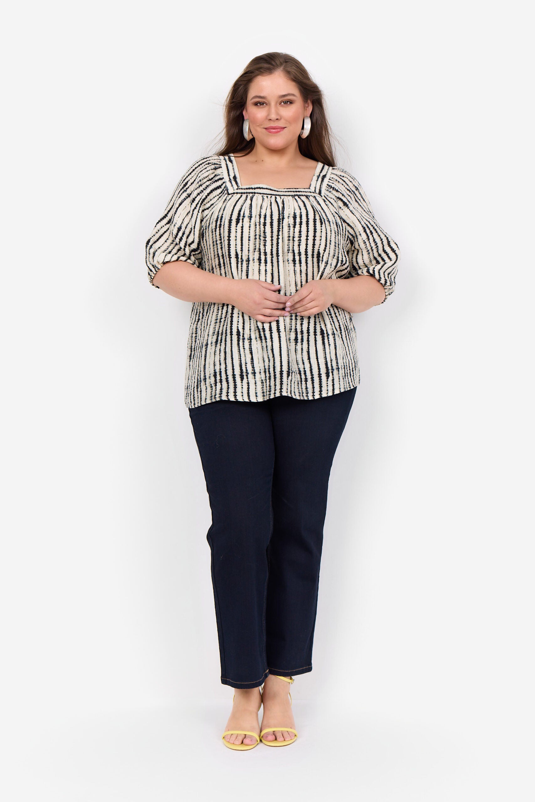 Wasabi Cream Blouse WA-VARINKA 2 mønstret bluse