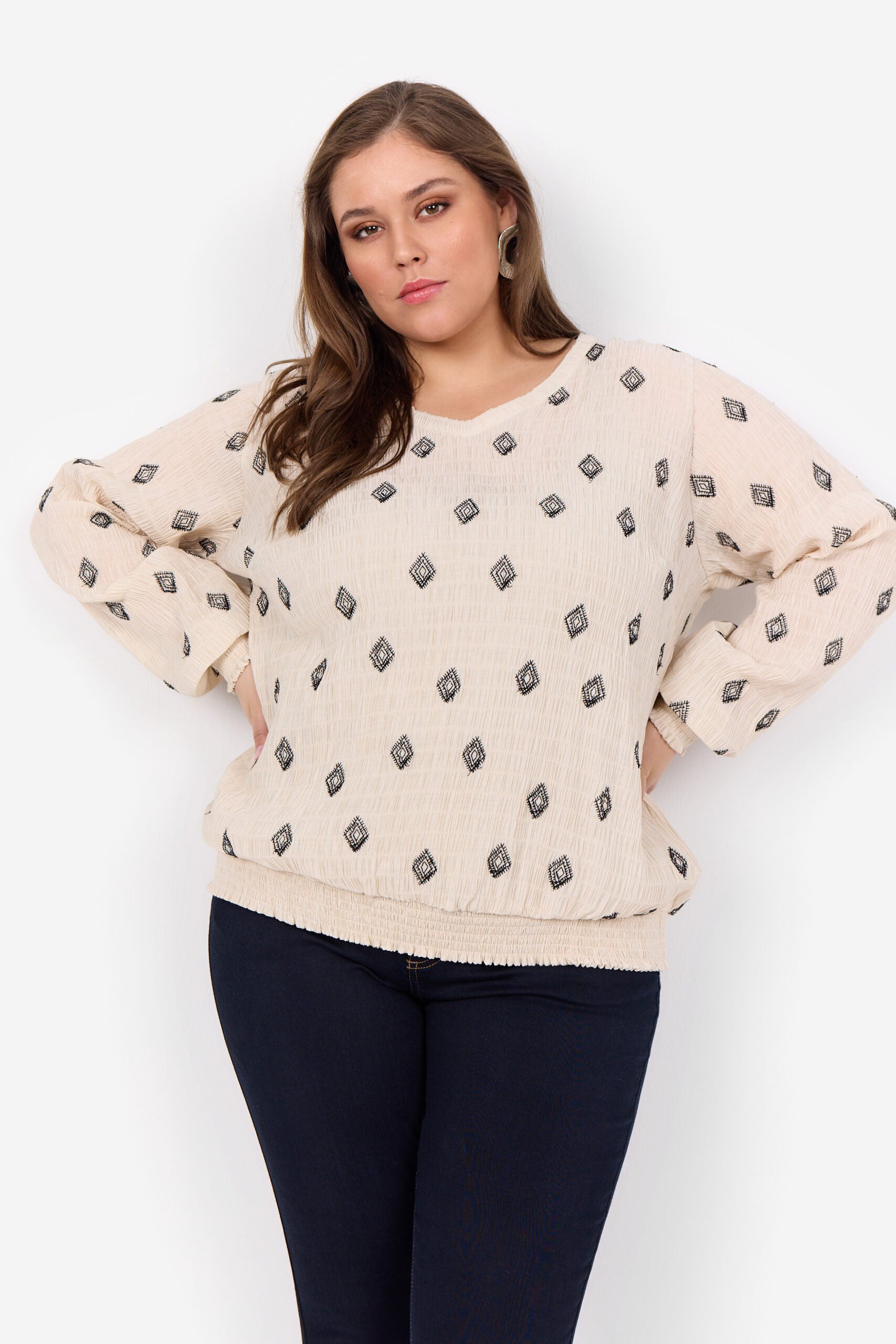 Wasabi Cream Blouse WA-VERMINA 2 mønstret bluse