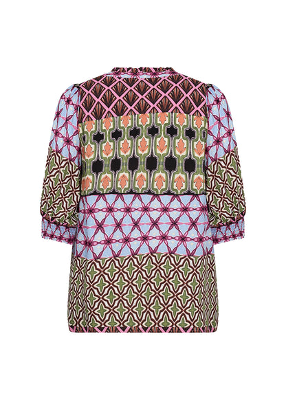 ryggen af kortærmet mønstret bluse i mange farver. Wasabi WA-MELIKA 1 Bluse Wild Rose Combi