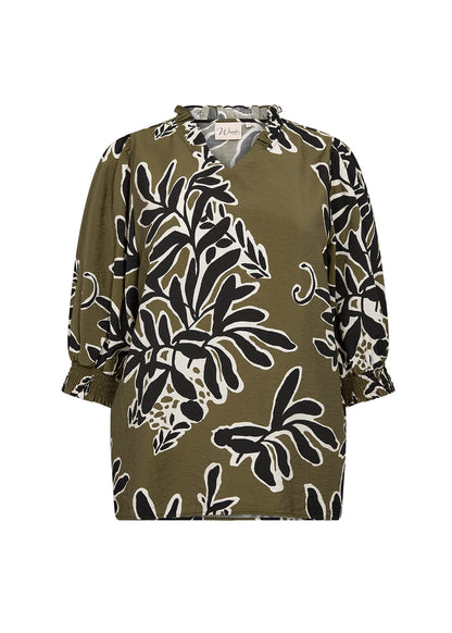 grøn bluse med abstrakt bladmønster i sort og hvid. Wasabi WA-LINNEA 2 Bluse Misty Olive Combi