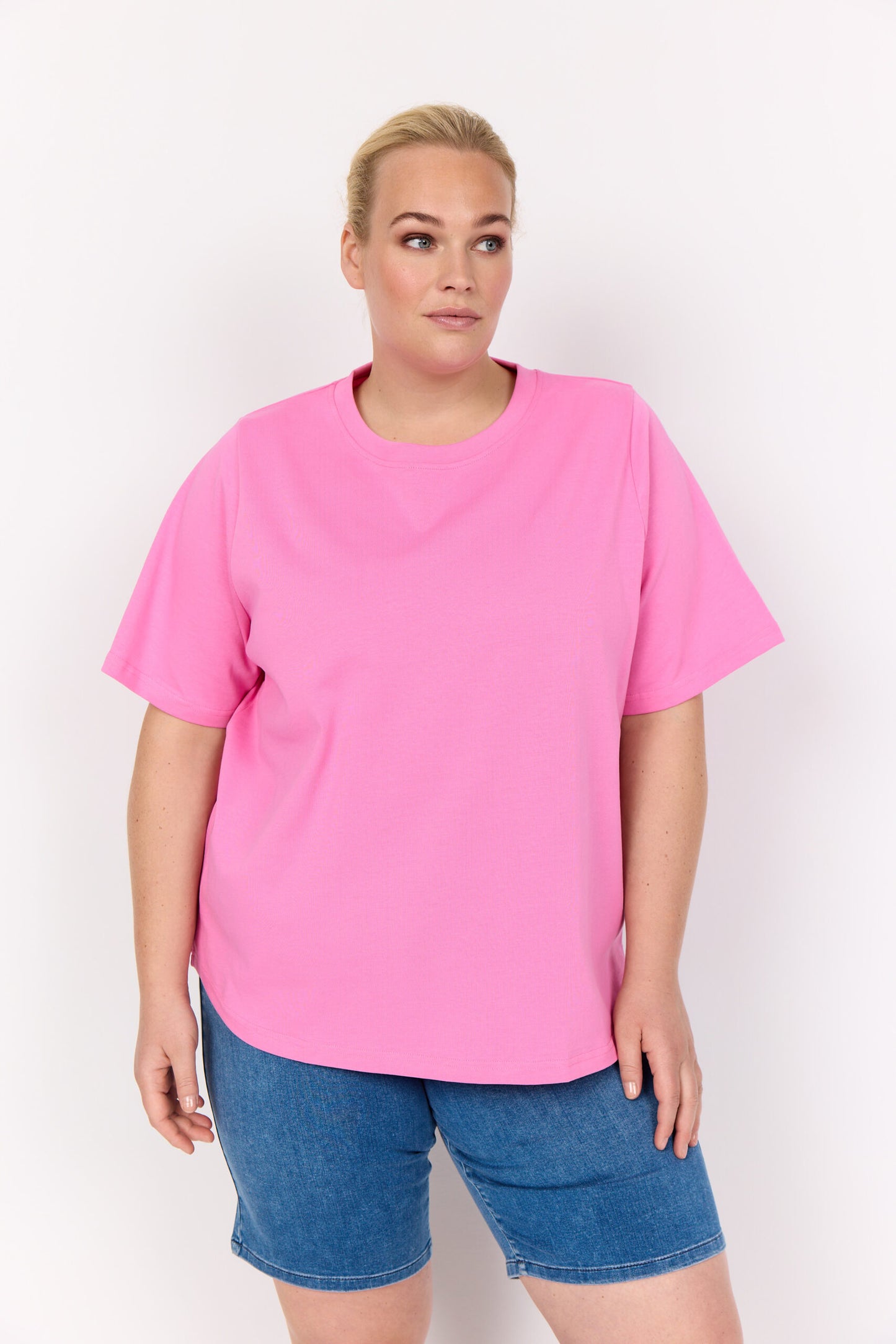 model med pink t-shirt med korte ærme tog rund hals Wasabi WA-VERONA 1 T-shirt Wild Rose