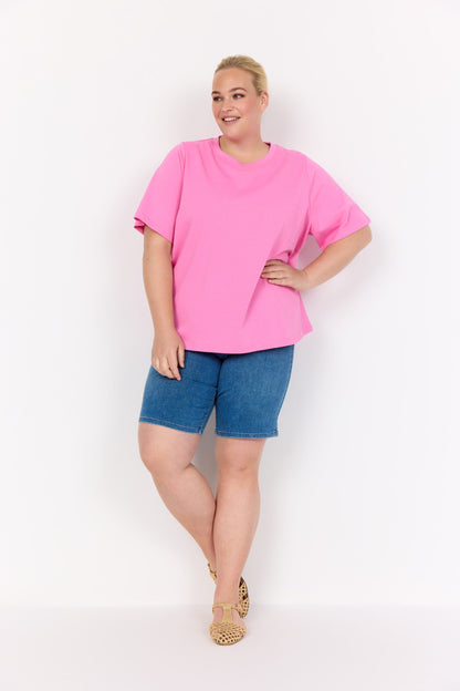 model med shorts og pink t-shirt med korte ærme tog rund hals Wasabi WA-VERONA 1 T-shirt Wild Rose