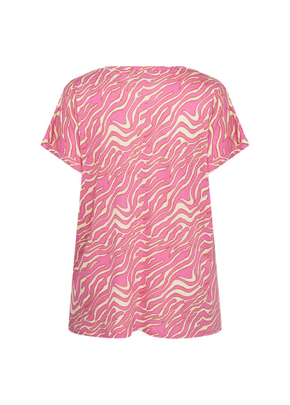 ryggen af kortærmet mønstret t-shirt i pink med rund hals. Wasabi WA-MAGGI 1 T-shirt Wild Rose Combi