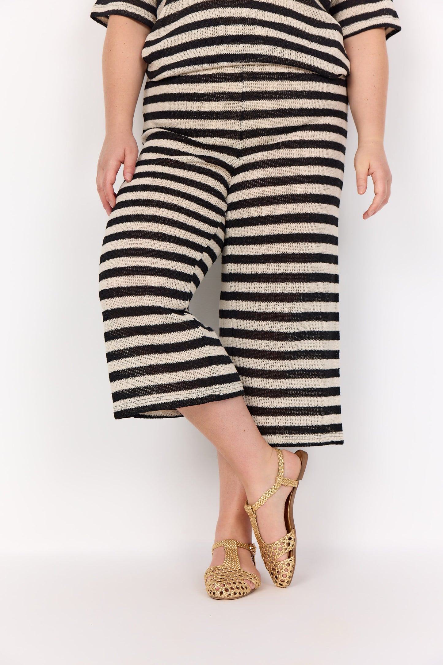 model med afslappede stribet bukser Wasabi WA-MEGAN 3 Bukser Black Combi