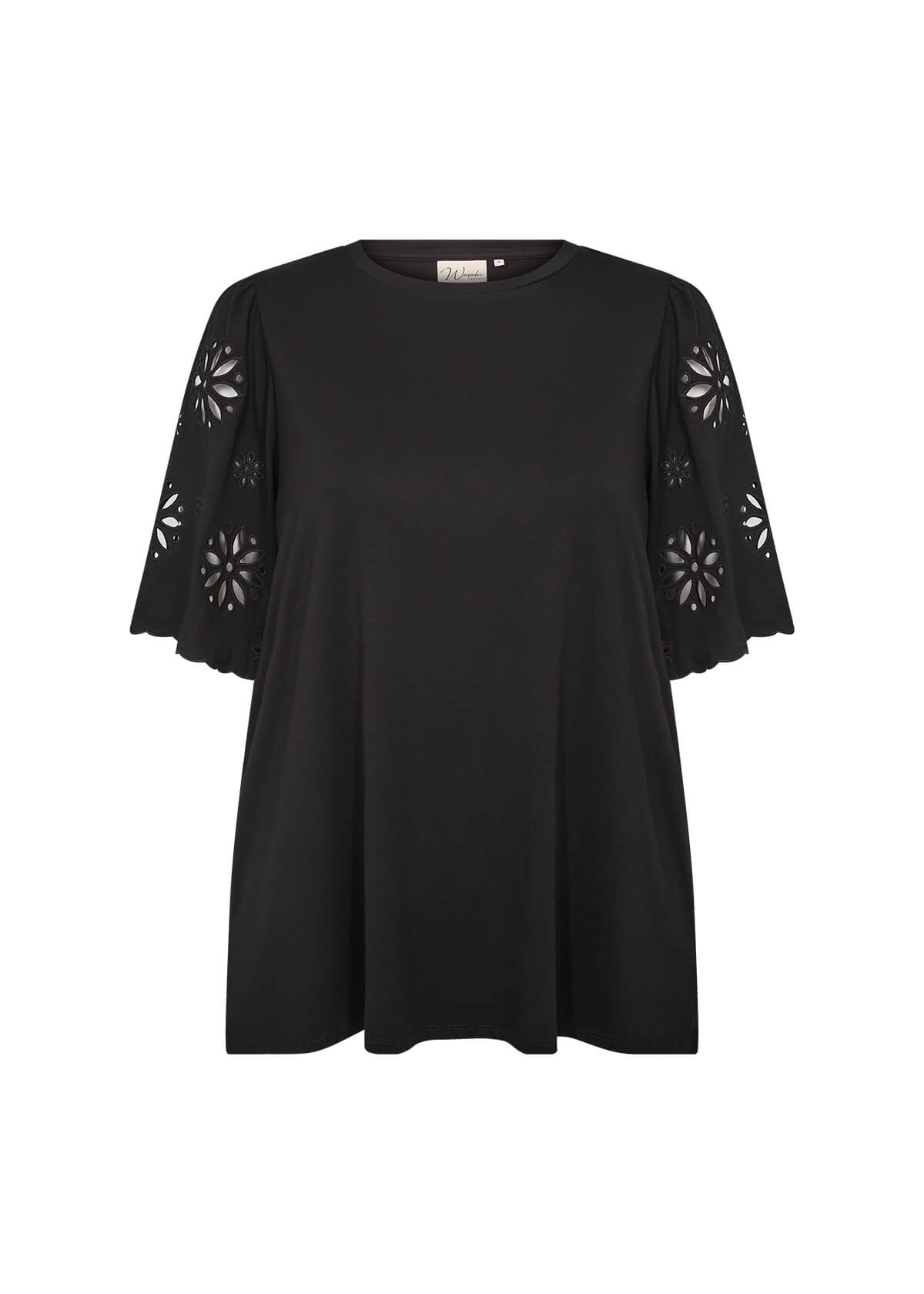 kortærmet sort bluse med dekorative detaljer på ærmerne. Wasabi WA-STELLA 39 Bluse Black