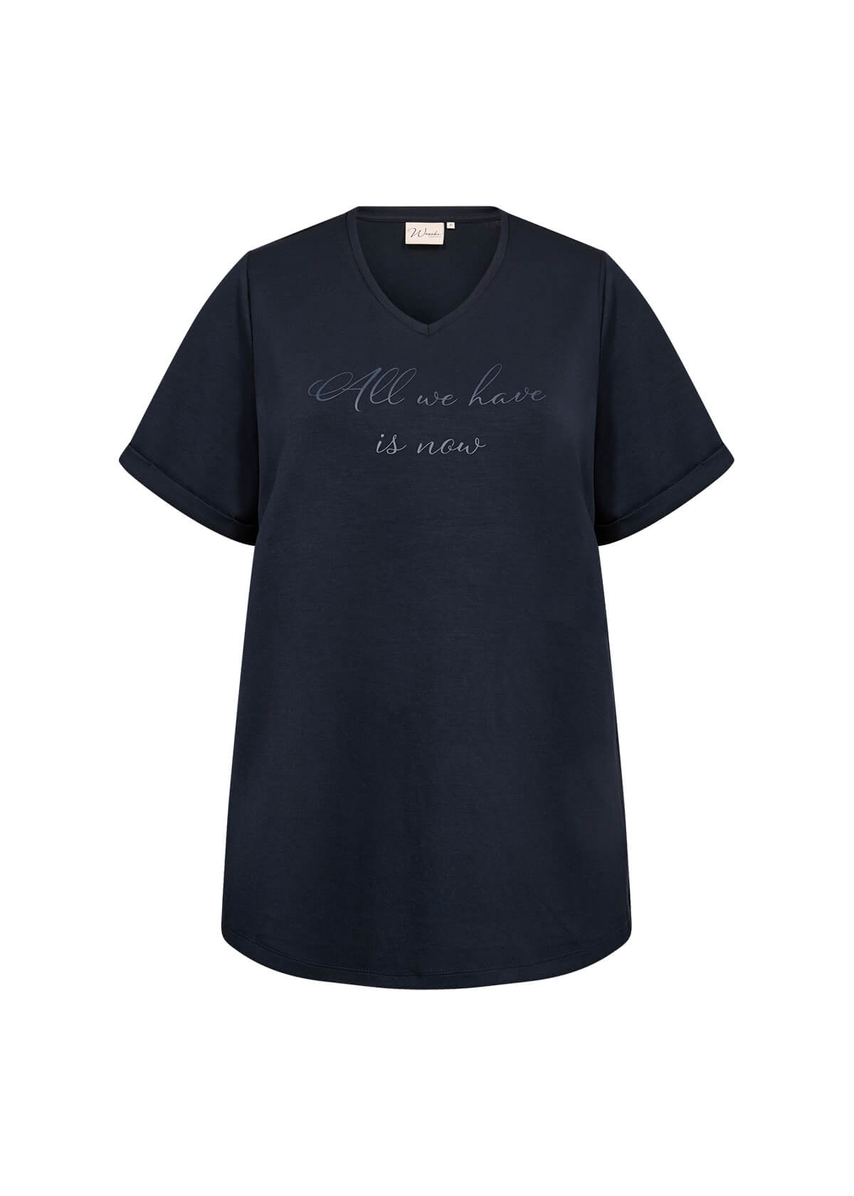 kortærmet navy blå t-shirt med v-hals og diskret print på brystet. Wasabi WA-SABINA 51 T-shirt Navy