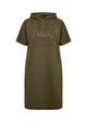 afslappet oliven grøn kjole med hætte og korte ærmer. Wasabi WA-SABINA 52 Kjole Misty Olive