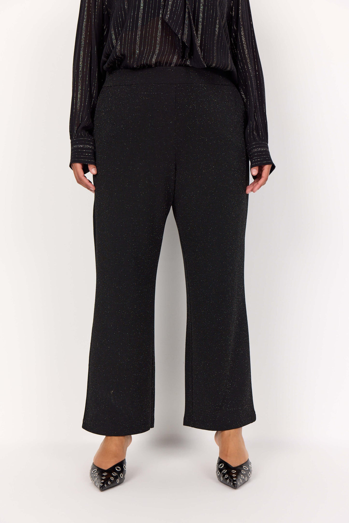 model med glitrende sorte bukser Wasabi WA-SANJA 5 Bukser Black Combi