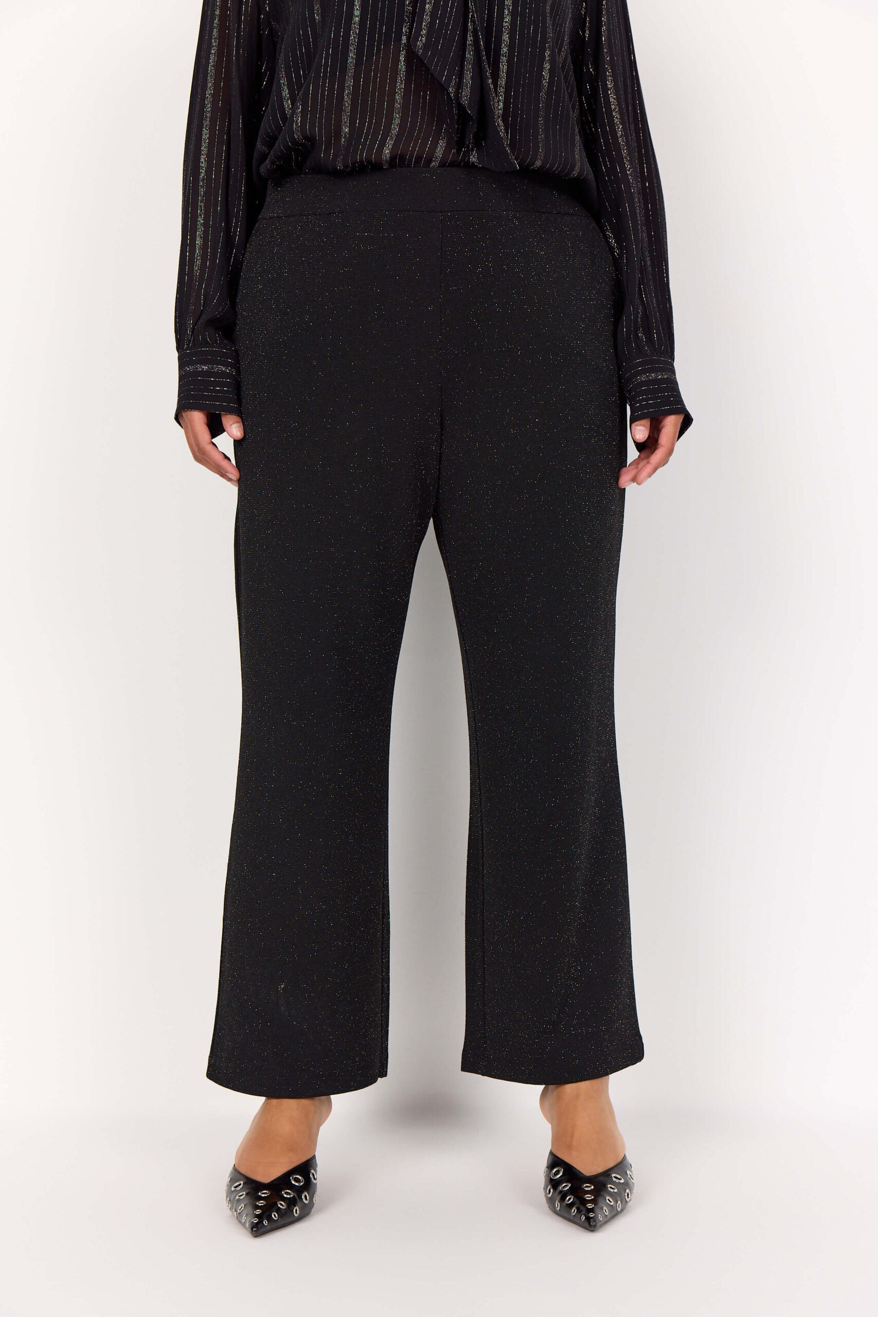 model med glitrende sorte bukser Wasabi WA-SANJA 5 Bukser Black Combi
