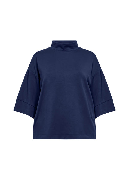 afslappet blå bluse med høj hals og bred pasform. Wasabi WA-SABINA 64 Bluse Navy Blazer