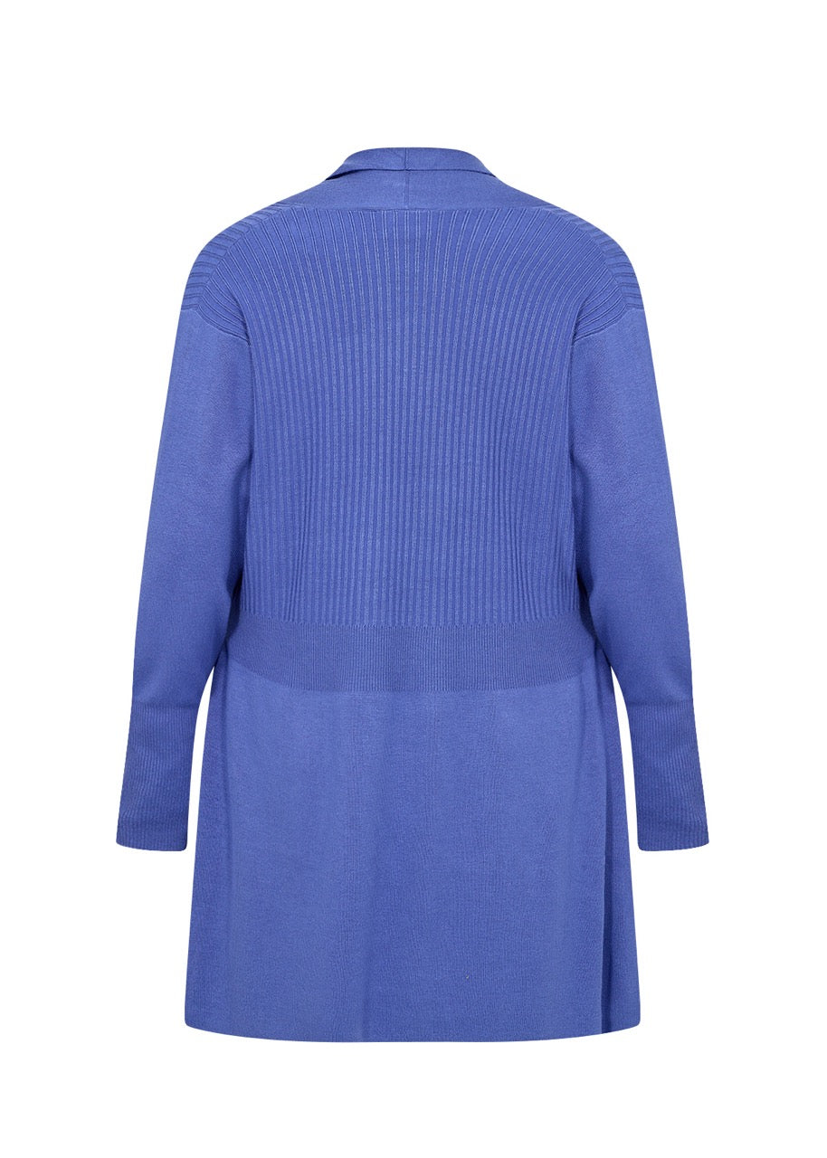 ryggen af lang blå cardigan pause size åben front. Wasabi 6422 AMPARO BLUE CARDIGAN-K WA-SAMANDA 2