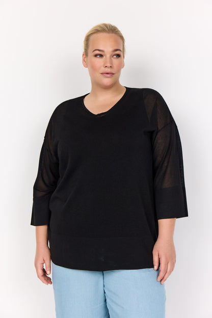 model med sort bluse med 3/4 ærmer og en afslappet pasform. Wasabi WA-MARIN 1 Bluse Black