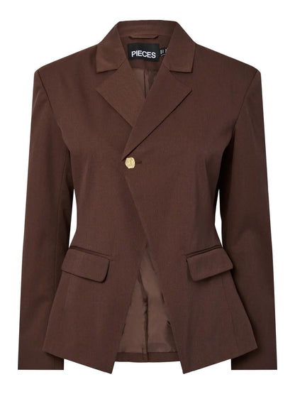 oversize brun blazer med asymmetrisk knaplukning. PIECES PCJAMMI OVERSIZED BLAZER Delicioso