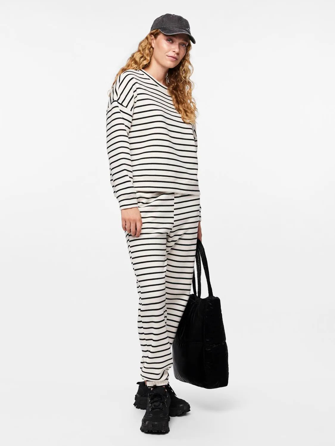 PIECES  PCCHILLI HW SWEAT PANTS STRIPES NOOS BC | Cloud Dancer black