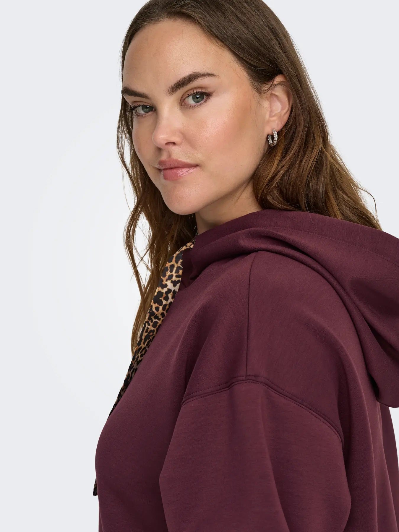 ONLY Carmakoma CARALINA LIFE LEO DETAIL HOOD BOX JRS | Decadent Chocolate Jose leo strings