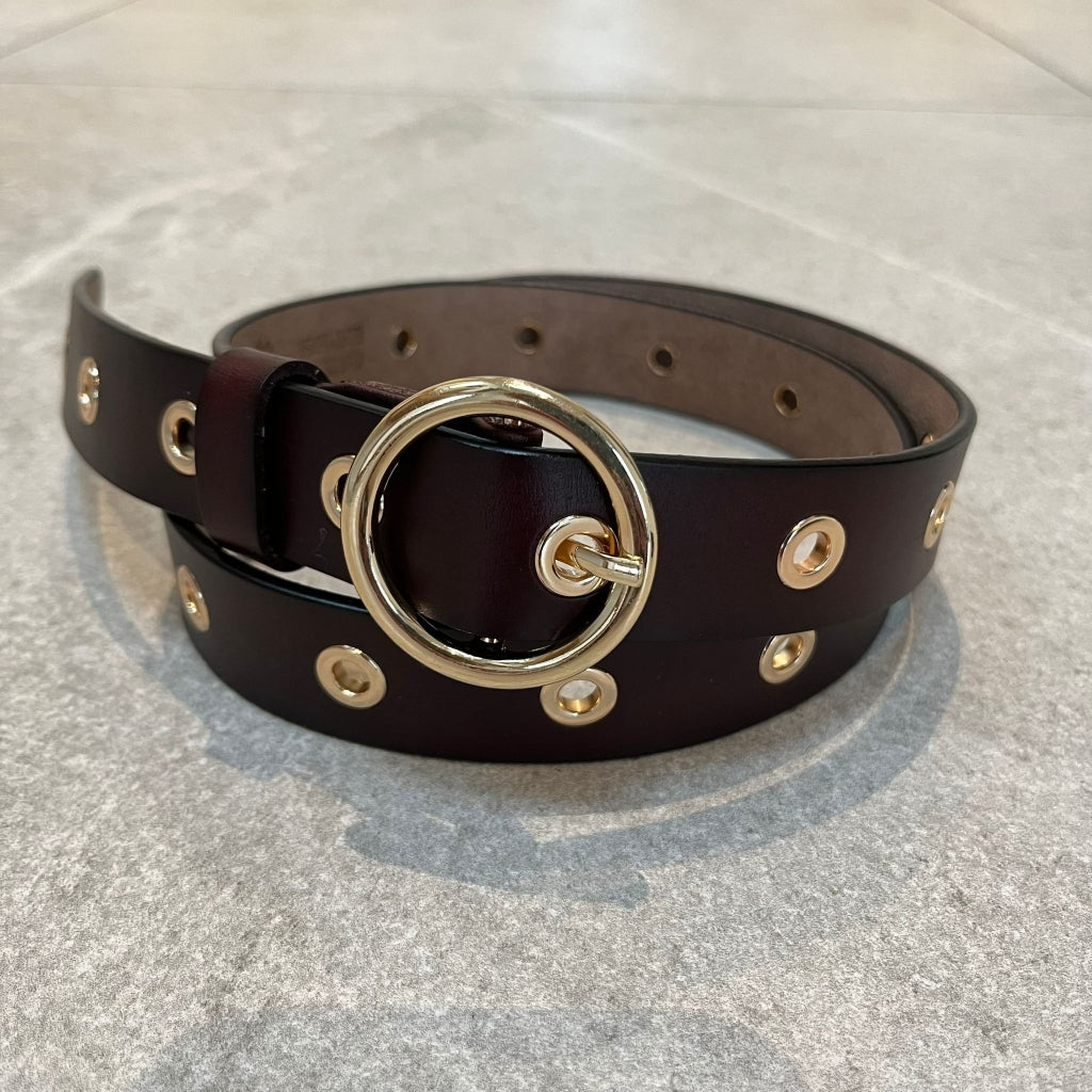 THREE M Brunt Læder Bælte med Guld Huller | 2419
