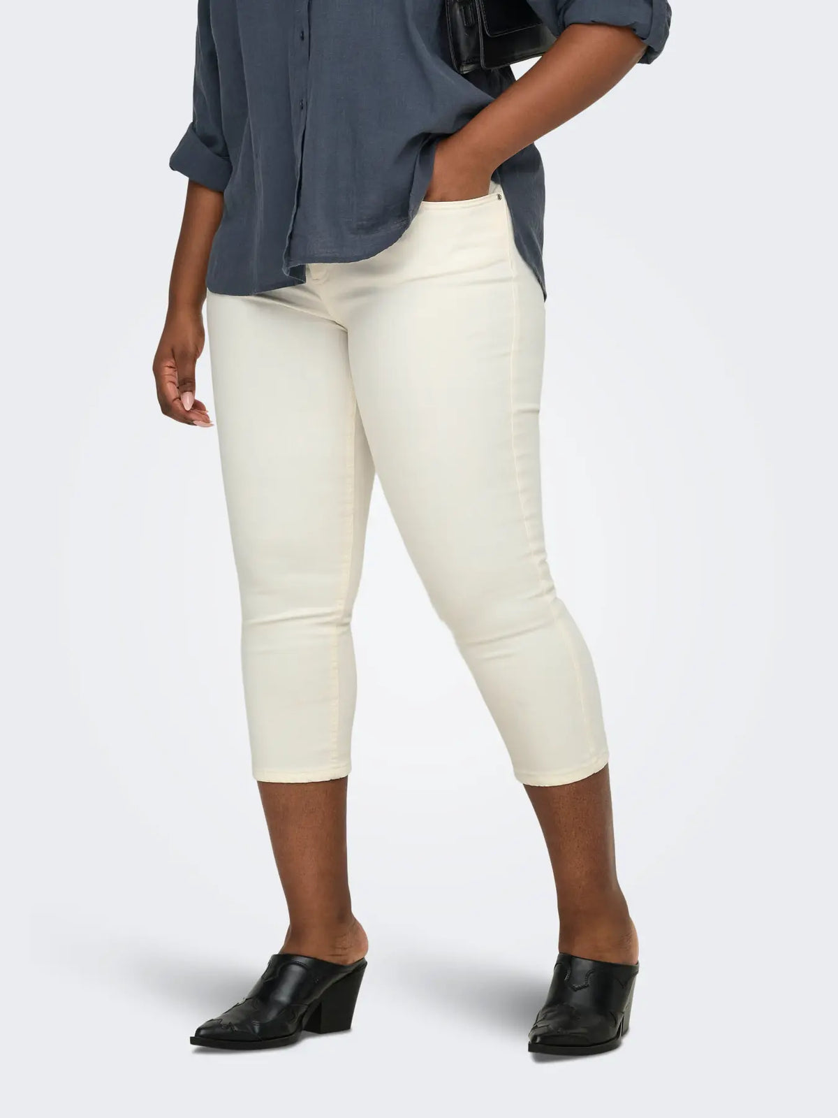 ONLY Carmakoma CARWILLY REG WAIST DNM CAPRI NOOS | Ecru