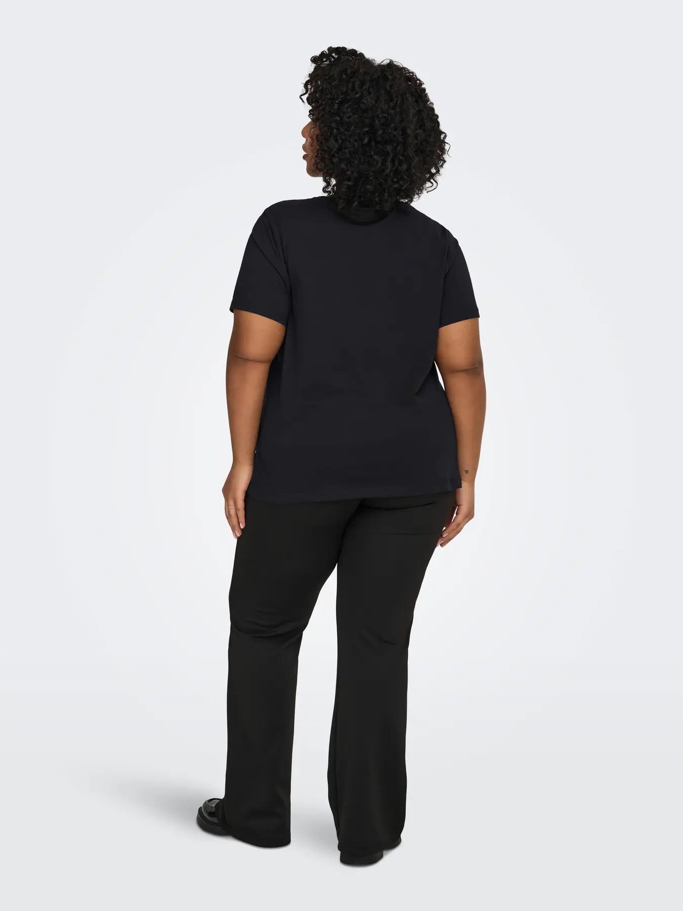 kortærmet sort t-shirt med hjerte ONLY Carmakoma CARKITA S/S LOGO TOP Black Gold Glitter Heart