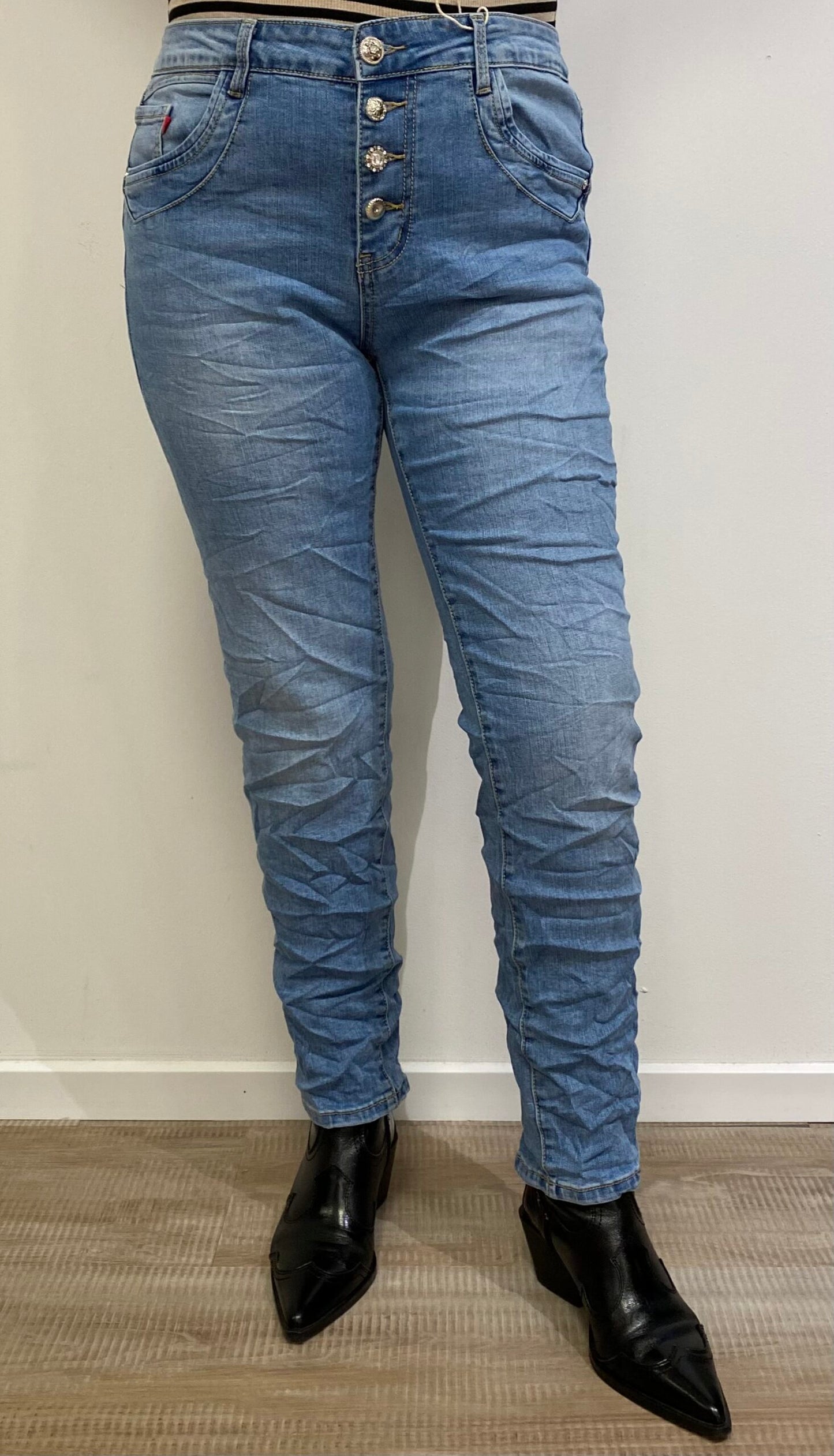 Karostar lysblå jeans med forskellige knapper| KM2535