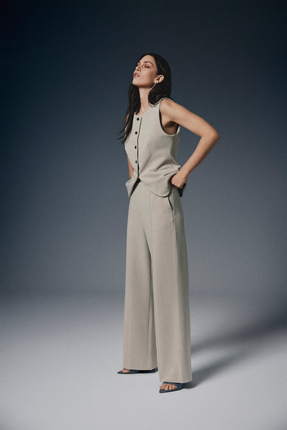 beige vest MSCHMirabelle Michelle Vest Peyote på model stylet med beige bukser MSCHMirabelle Michelle HW Pants Peyote