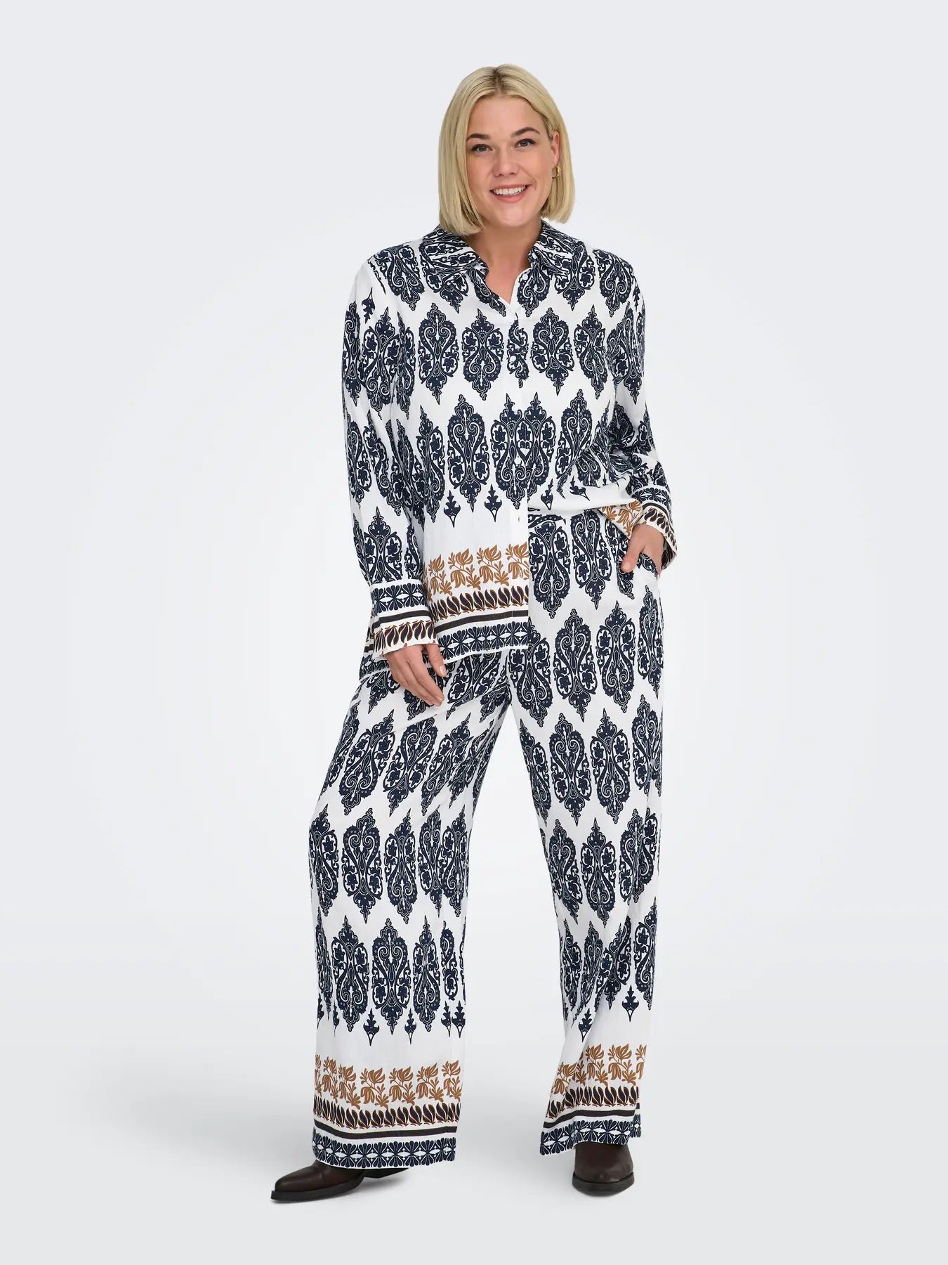 CARHAVANA STRAIGHT PANT AOP - Cloud Dancer ETHNIC