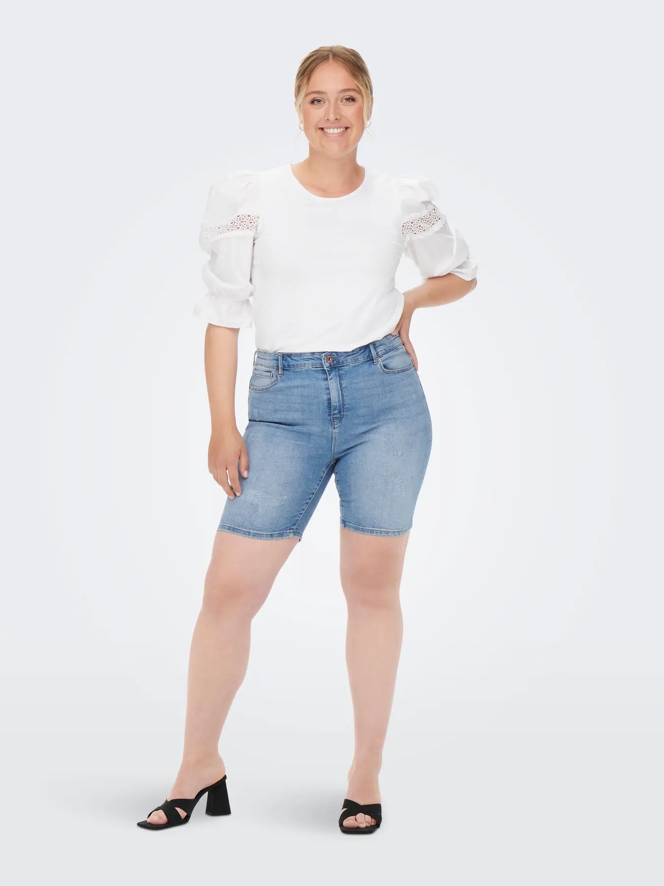ONLY CARLAOLA REG DEST DNM SHORTS - Hellblauer Denim