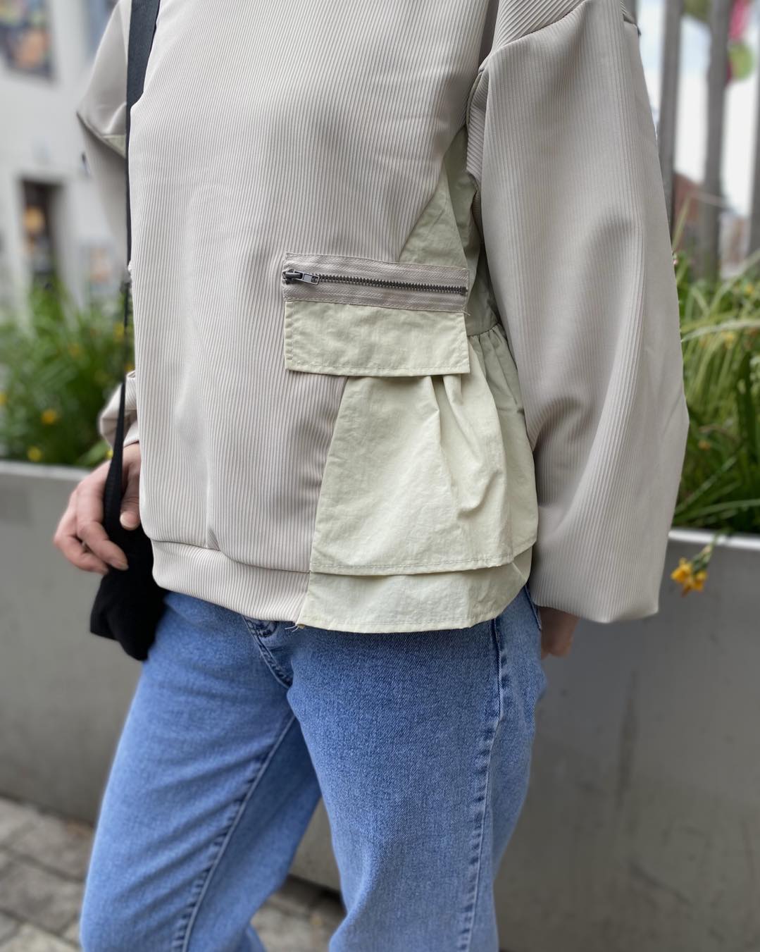 sidelomme på hvid bluse Nü Zinne Blouse Bone